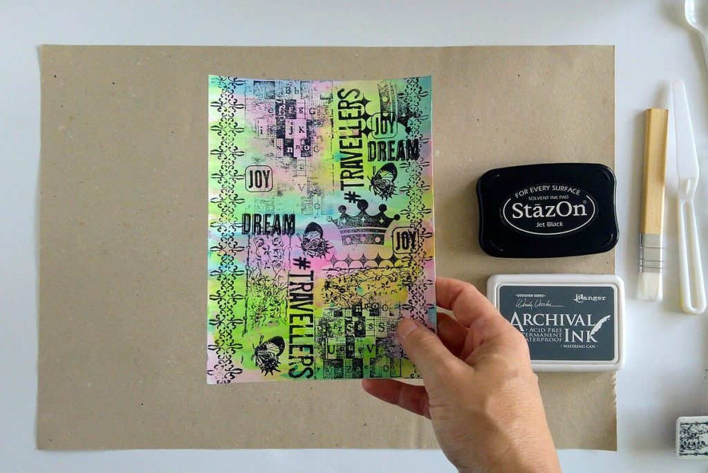 kurs na mediowe tło kolażowe 