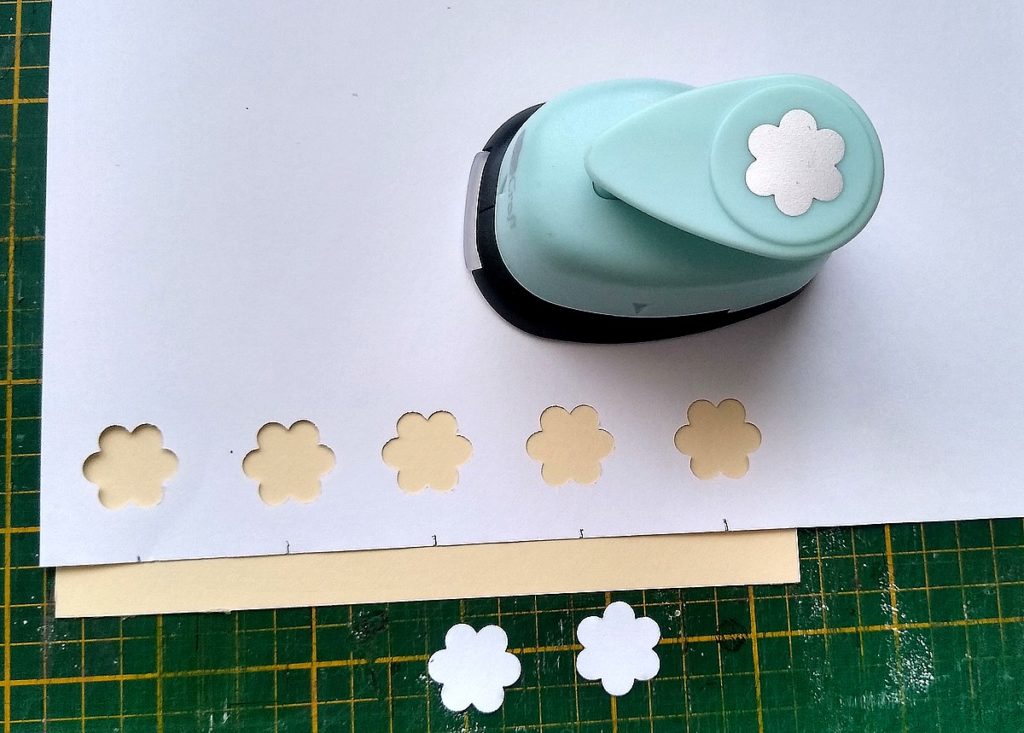 tło z dziurkacza cieniowane