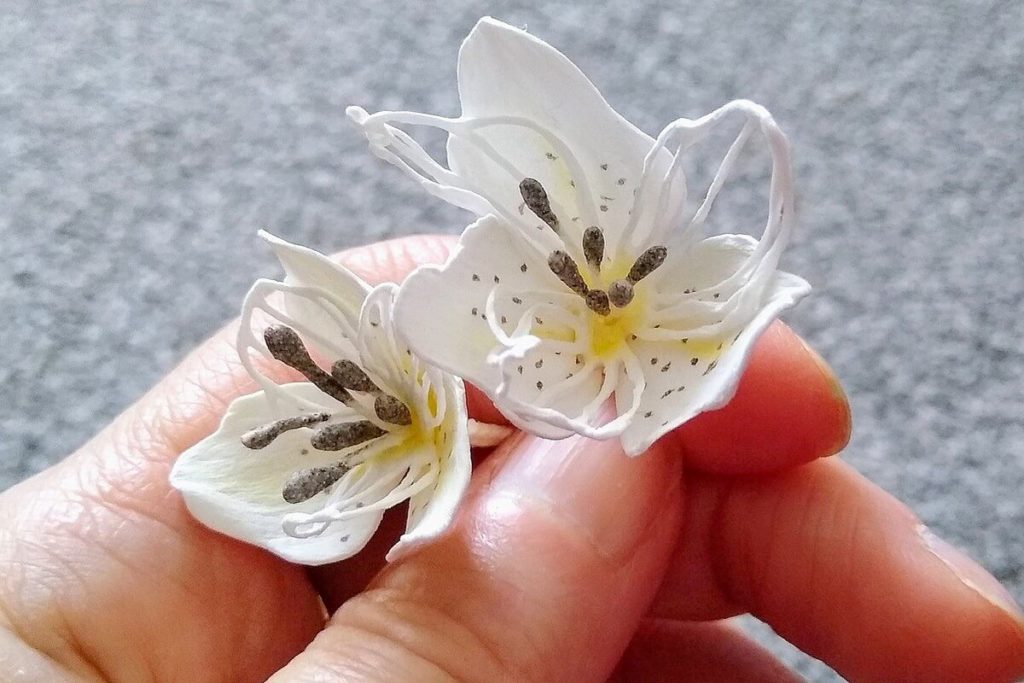 kwiatki z foamiranu lilie