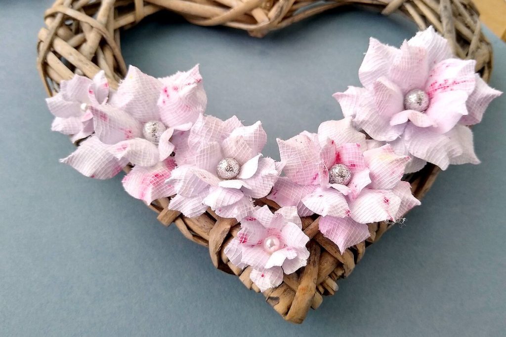 kwiatki rozowe z papieru